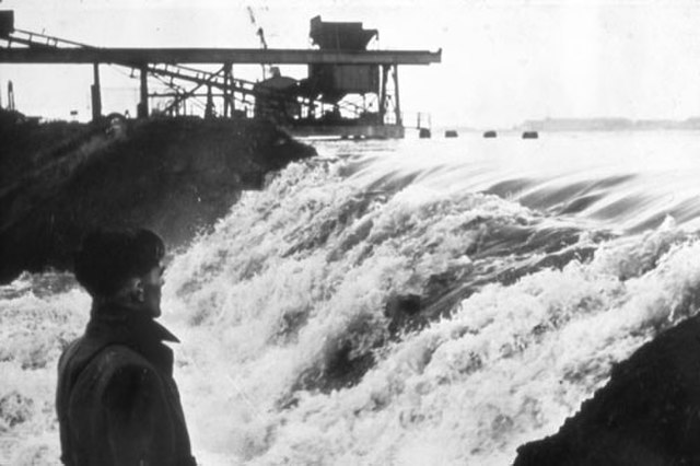 Sea defences breached at Erith in January 1953